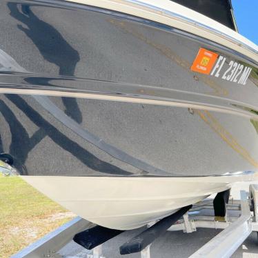 2004 Sea Ray 200 sundeck! only 200 hours!