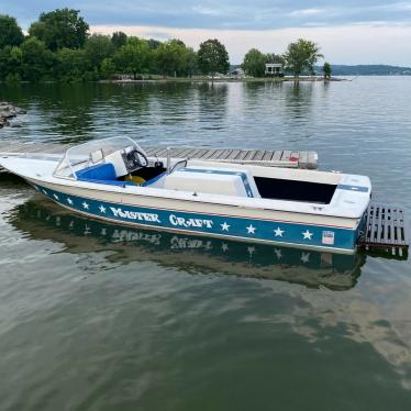 1977 Mastercraft 351 windsor