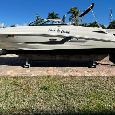 2013 Sea Ray 240 sundeck