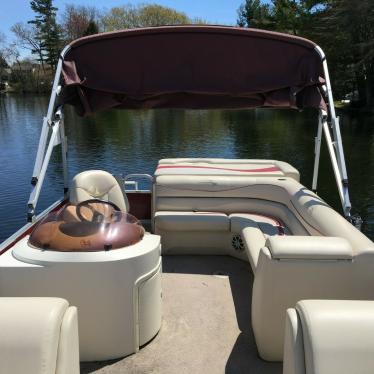 22 Foot Bennington Pontoon Boat, With 90hp Yamaha Engine And Trailer ...