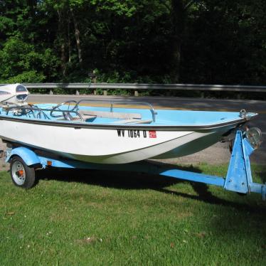 1972 Boston Whaler sport 13