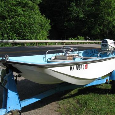 1972 Boston Whaler sport 13