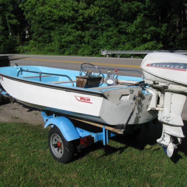 1972 Boston Whaler sport 13