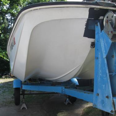 1972 Boston Whaler sport 13