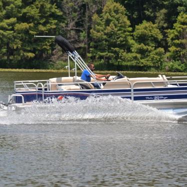 2015 Sun Tracker fishin barge 20 dlx