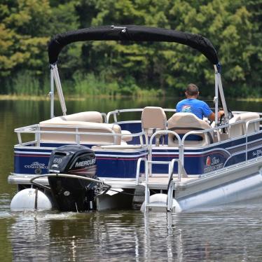 2015 Sun Tracker fishin barge 20 dlx