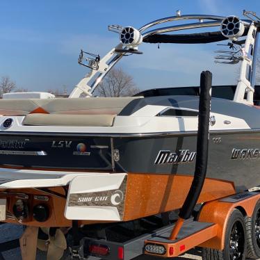 2014 Malibu 23lsv wakesetter