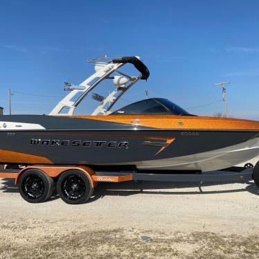 2014 Malibu 23lsv wakesetter