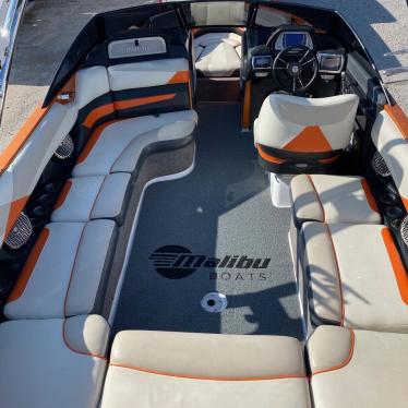 2014 Malibu 23lsv wakesetter