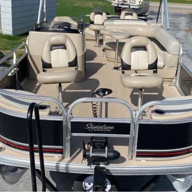 2012 Sun Tracker fishin' barge 22 dlx