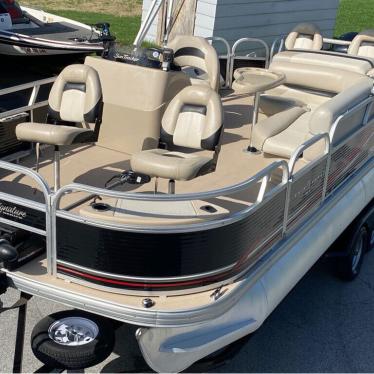 2012 Sun Tracker fishin' barge 22 dlx