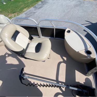 2012 Sun Tracker fishin' barge 22 dlx