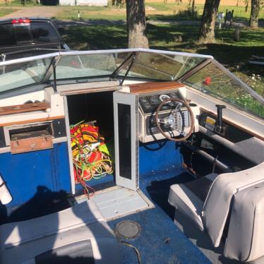 1984 Wellcraft mercruiser