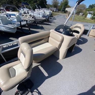 2015 Sun Tracker fishin' barge 20' dlx