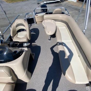 2015 Sun Tracker fishin' barge 20' dlx