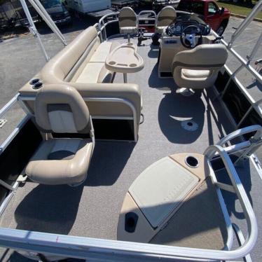 2015 Sun Tracker fishin' barge 20' dlx