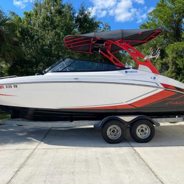 2018 Yamaha 242x e series