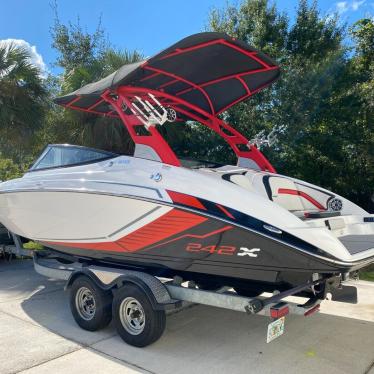 2018 Yamaha 242x e series