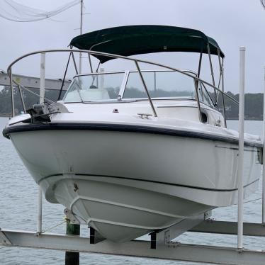 1998 Boston Whaler conquest