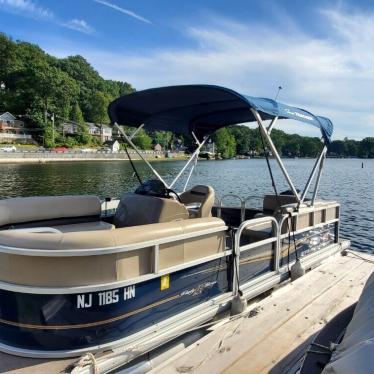 2020 Sun Tracker dlx 18 party barge