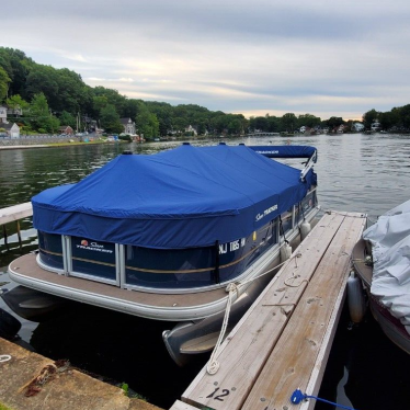 2020 Sun Tracker dlx 18 party barge