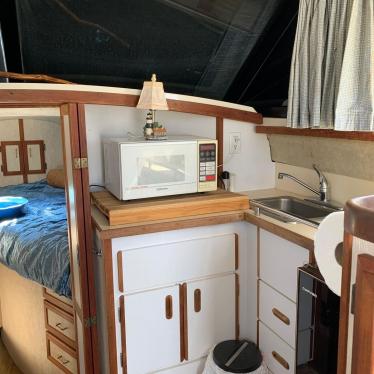 1985 Carver 28ft yachts