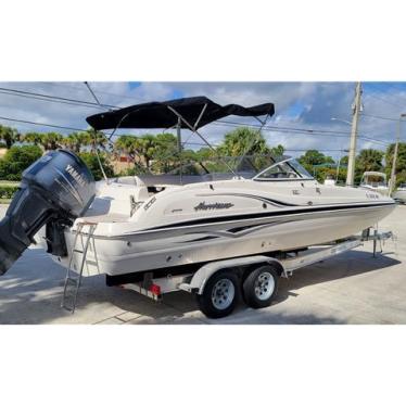 2004 Hurricane sundeck 237 ob