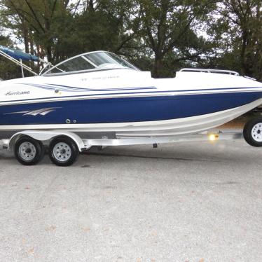 2012 Hurricane 217 sundeck full winshield version. ob