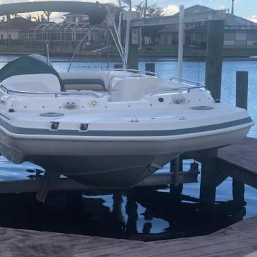 2005 Hurricane 23ft deck boat