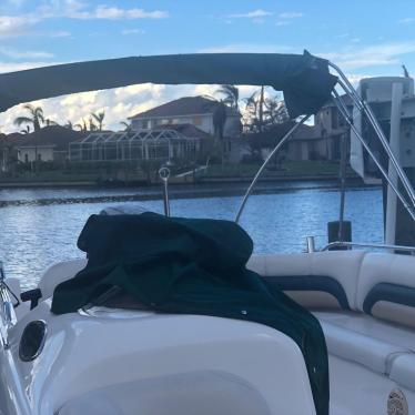 2005 Hurricane 23ft deck boat