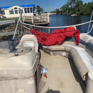 2000 Bennington 20ft pontoon