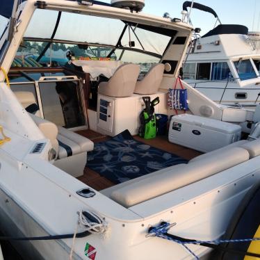 1986 Sea Ray 390 express crusier