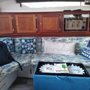 1986 Sea Ray 390 express crusier