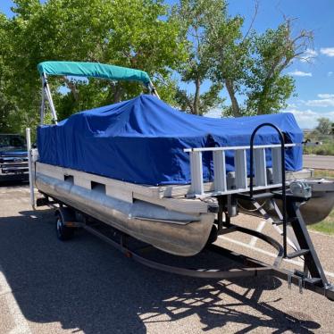 1986 Tracker bass buggy 20’