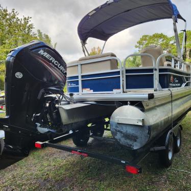 2019 Sun Tracker party barge dlx