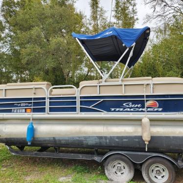 2019 Sun Tracker party barge dlx
