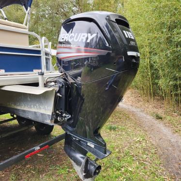 2019 Sun Tracker party barge dlx