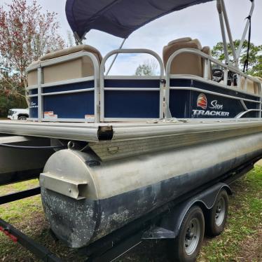 2019 Sun Tracker party barge dlx