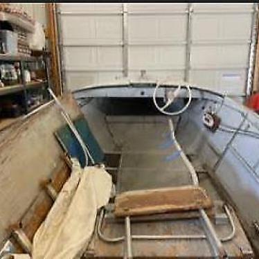 1959 Crestliner voyager 15ft boat