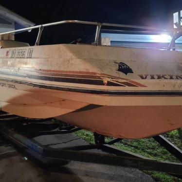1982 Viking 21' Deck Boat Located In Austin, TX - No Trailer 1982