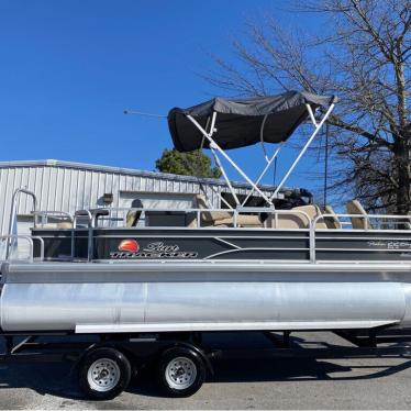 2016 Sun Tracker fishin' barge 22 xp3 tritoon