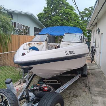 1999 Crownline 18ft boat