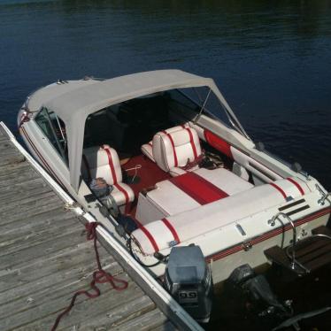 1985 Crestliner 18ft boat