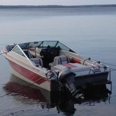 1985 Crestliner 18ft boat