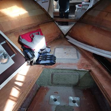 1990 Carver mid cabin 25ft boat