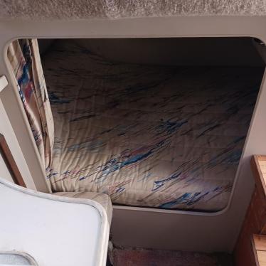 1990 Carver mid cabin 25ft boat