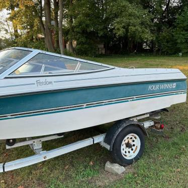 1994 Four Winns 17ft boat