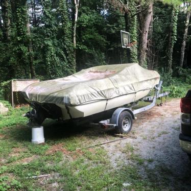 1999 Stingray open bow 19ft boat