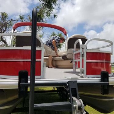 2017 Sun Tracker 20ft boat