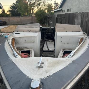 1989 Larson 17ft boat